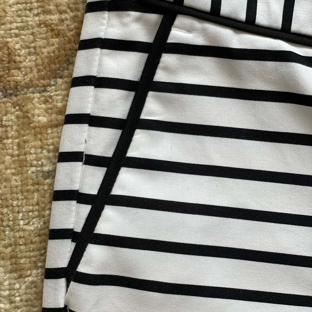 Express The Columnist Black and White Striped Trousers, size 00R - Picture 3 of 9